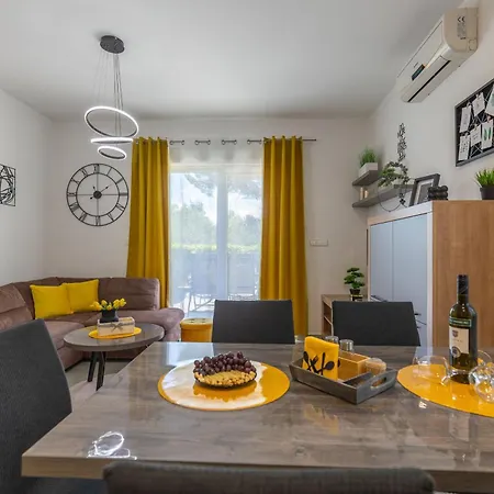 Apartment Sea & Stone No 1 In *