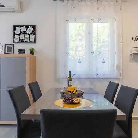 Apartment Sea & Stone No 1 In