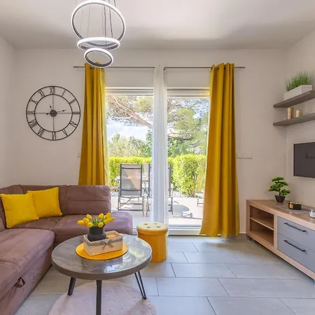 Apartment Sea & Stone No 1 In *