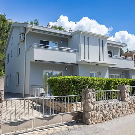 Apartment Sea & Stone No 1 In Starigrad Paklenica